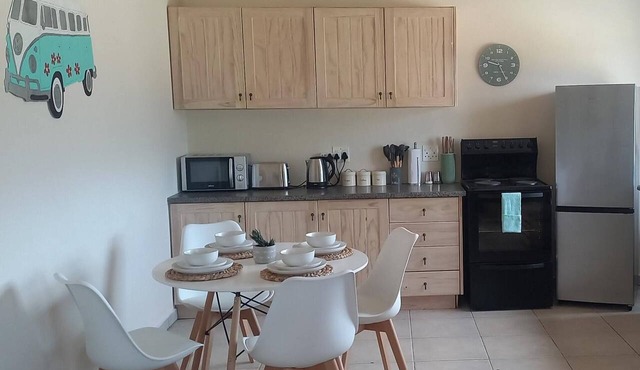 Barton Hoopoe Cottage near Hermanus with Wood Fired Hot Tub