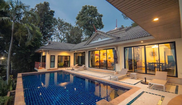 Beach Front Villa with Stunning views and own private beach,relax, BBQ.
