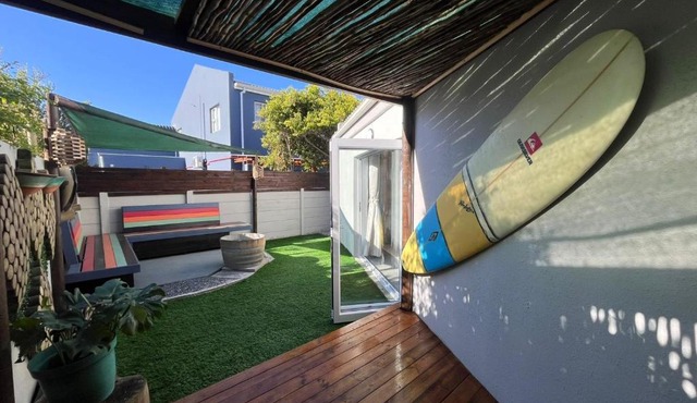 Beach Pebble - 200m walk to beach kite surfer paradise, work friendly, pet friendly - must request