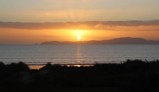 Beachcomber's Rest - Beachfront Tokerau