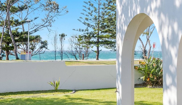 Beachfront Beach Break 1 – Byron Bay 3 Bedroom Holiday Apartment with Pool
