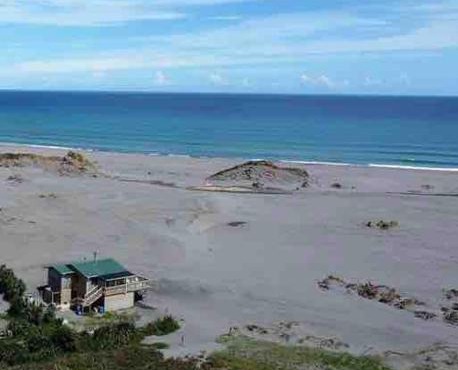 Beachfront Dune House in Opunake