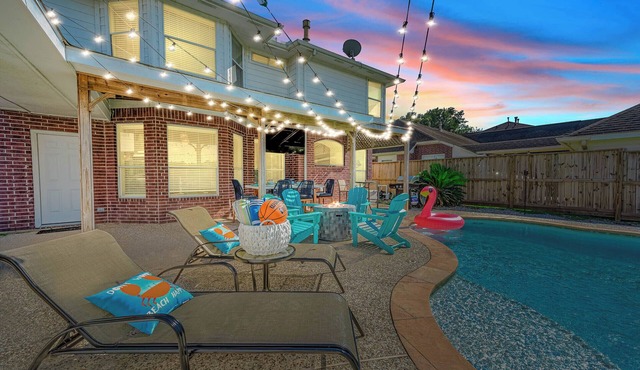 BeachFUNCasa, Firepit, PoolTable, Pool Oasis/Games in Pearland