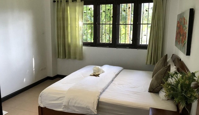 Beautiful 5 Bedrooms Modern Thai Style Villa on Private Hill Phuket