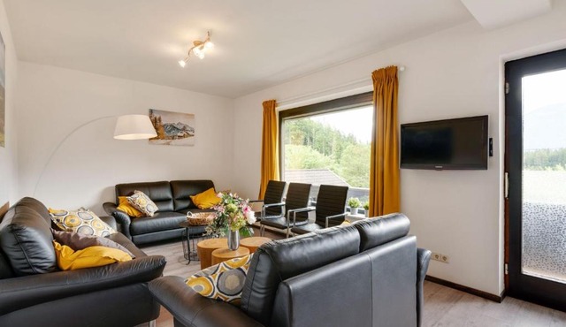 Beautiful country house with large garden and sauna a short distance from the center and slopes