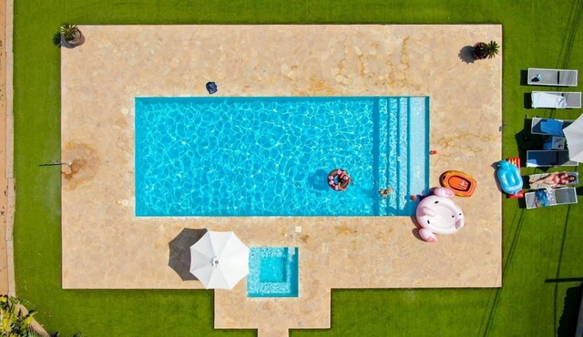Beautiful house with large private pool with perfect outdoors to enjoy.