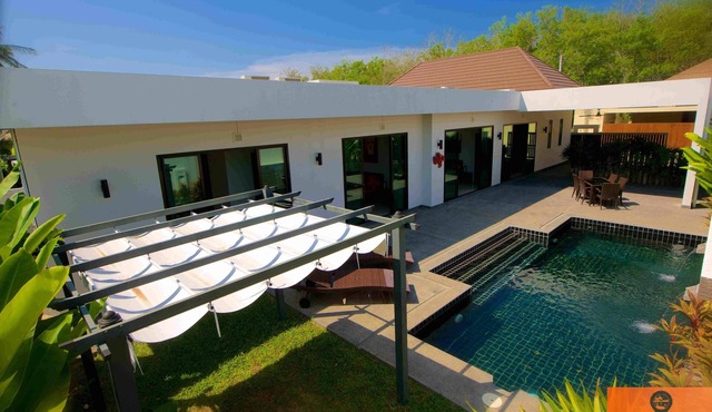 Beautiful Modern Villa PRIVATE POOL, 3 BDR, 3 BATH, Very Close to the Beaches.