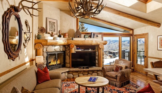 Beautiful Snowmass Getaway! Scenic Views, Balcony, Pool, Hot Tub, Gas FP, Elevator & Trail Access