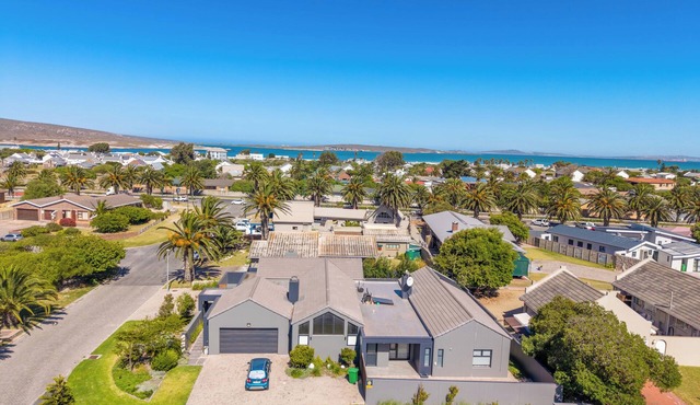 Bessie on Vondeling - Relax in Style at Bessie, Langebaan's Coziest Holiday Home