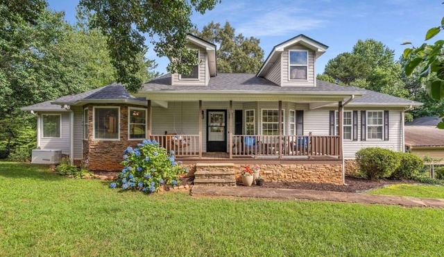 Big, Cozy Home w/Fire Pit in the Heart of Ellijay