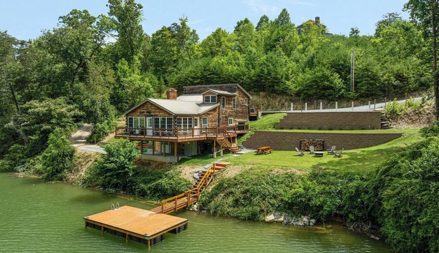 Boone Lake House with Hot Tub, Wrap Deck & Fire Pit — Sleeps 8