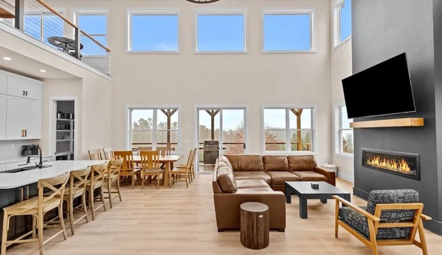 Brand-New +VIEWS! Hot Tub, Fire Table, Game Room !