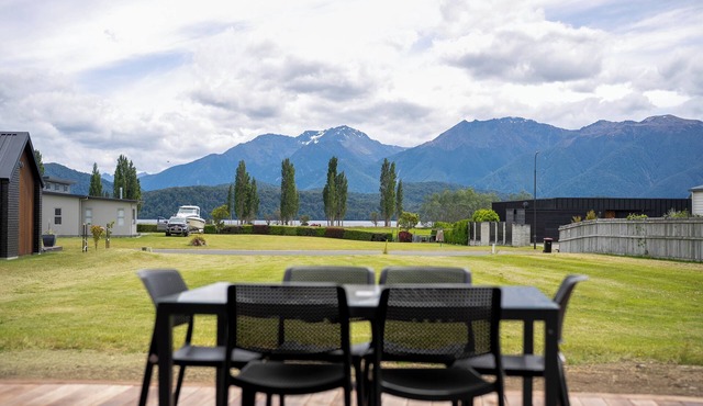 Breaksea Basecamp - Te Anau Holiday Home