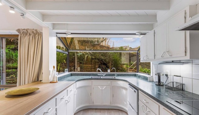 Bright & Breezy 2BR Garden View