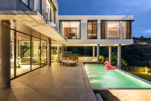 BugenVilla Bandung, 4BR, Heated Swimming Pool in Bongkar 2