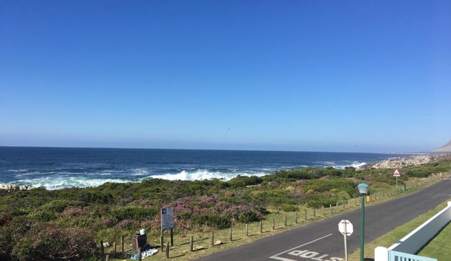 Bungalow by the sea near Cape Town