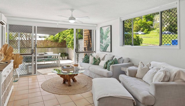 Burleigh Beach Pad 100m from beach - stunning