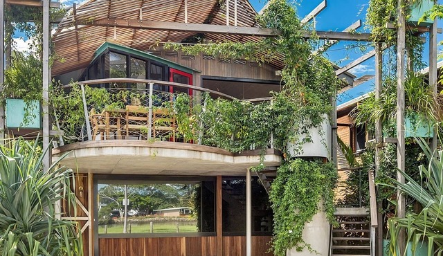 Byron Bay Accom - South Beach House 8 South Beach Lane - Pet Friendly