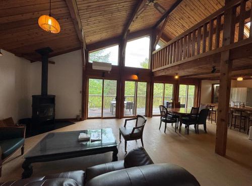 Cabin D 3min walk Lake Saiko remote work BBQ, 5min drive Kawaguchi Lake Mt Fuji view