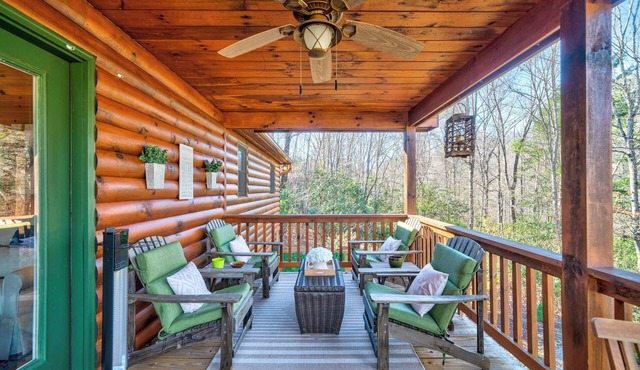 Cabin in Blue Ridge Hot Tub, Games, & Creek!