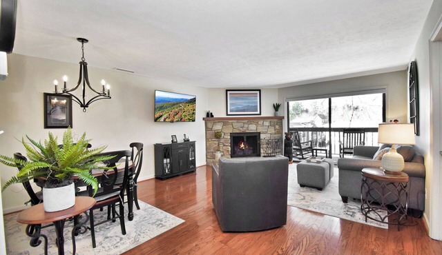 Cardinal 202 | Fireplace, Restaurant, Pool, Spa