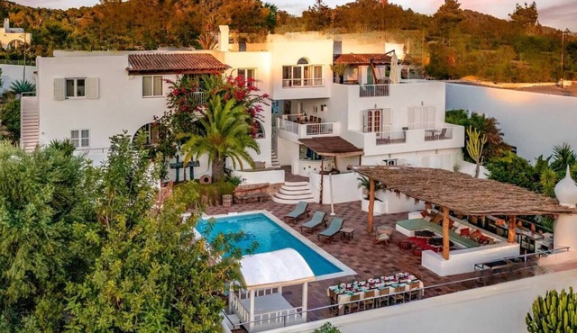 Casa Datscha: A 14-Bed Villa with Stunning Ocean and Mountain Views!