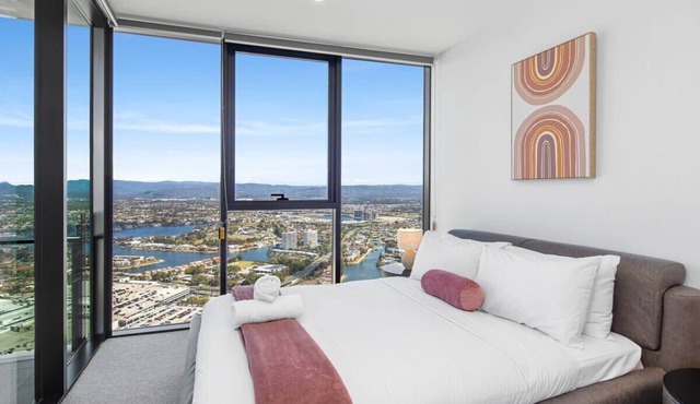 CASSA CASINO - Spectacular River & Hinterland Views 1 Bed Apt in Broadbeach!