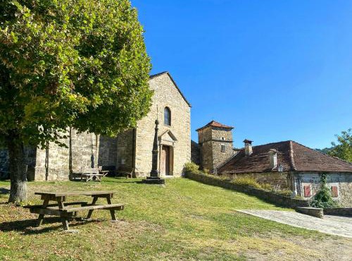 Castle With Private Spa In Modenese Apennines in Sassomorello