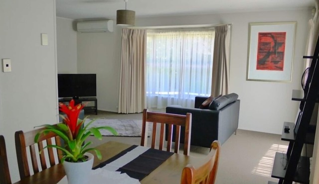 Central 3 bedroom home, free WIFI + heated swimming pool