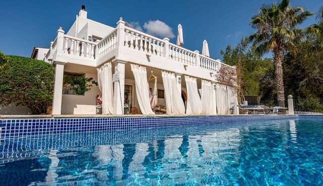 Charming holiday home 'Can Paradís' with sea views, Wi-Fi and a/c in Ibiza