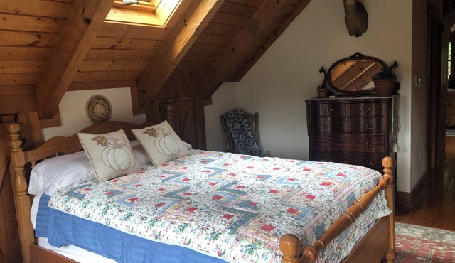 Charming 1-bedroom apartment with AC and WiFi close to old rag and local winery