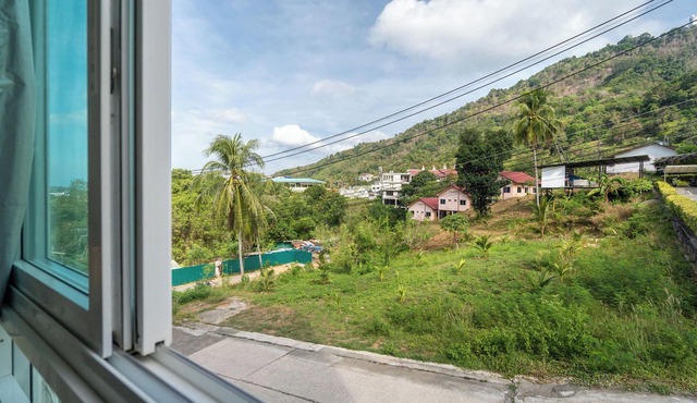 Charming 1-bedroom apartment with AC and WiFi in enchanting Karon