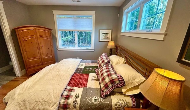 Charming 3-bedroom farmhouse 1 Mile From Ogunquit Downtown WiFi,AC-fitness room in Ogunquit