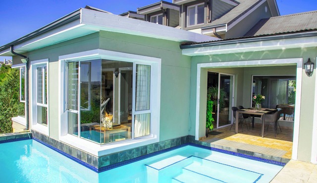 Charming 3-bedroom house with pool in Pezula Golf Estate!