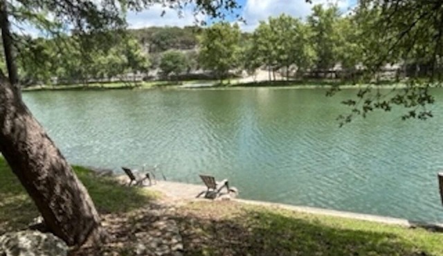 Charming Cabin Overlooking the Guadalupe River - Just steps to the river in Hunt