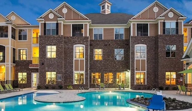 Charming & Comfy ~ w/ King Bed & Patio!