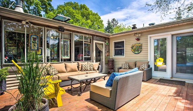 Charming Hampton Bays Home 5 Mi to Cooper’s Beach in Hampton Bays