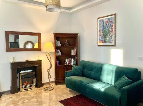 Charming king studio appartment with balcony and jacuzzi in Como