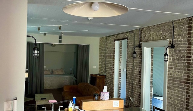 Charming Studio on in Heart of Downtown