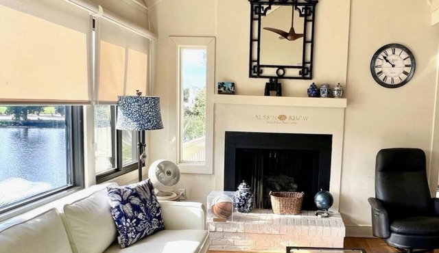 Charming, Updated Beach Cottage-A Short Walk to the Beach in Seabrook Island
