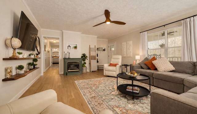 Charming Wine Country Retreat near Dahlonega Fire Pit, Home Gym, Game Room.