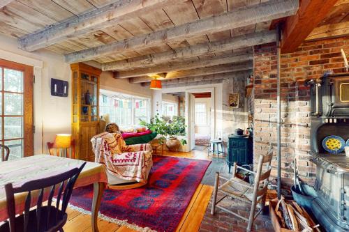 Chic Group-Friendly Getaway! 8 Mi to Montpelier in Plainfield
