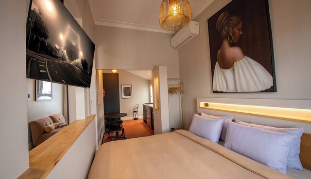 City Location ! “The Niche” Studio Apartment in the vibrant heart of New Farm!