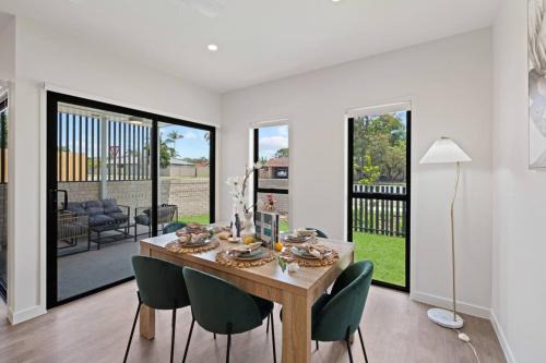 City Oasis Brand New 4BR with Parking and Steps to Shops