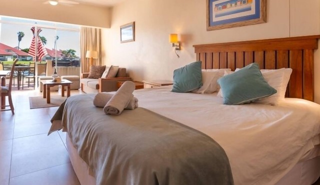 Classic Comfort | Balcony | Marina View