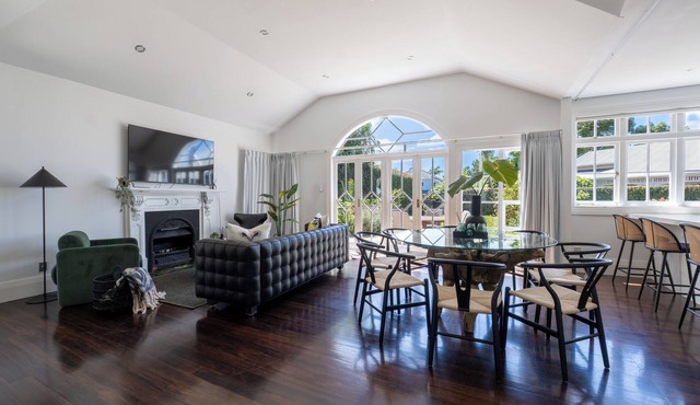 Classic & Spacious 4-Bedroom Home in Prime Epsom