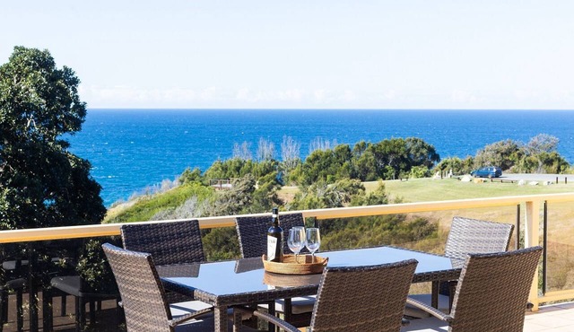 Coastal Chill - Discover the ultimate coastal escape in this exclusive 3-bedroom beachside apartment