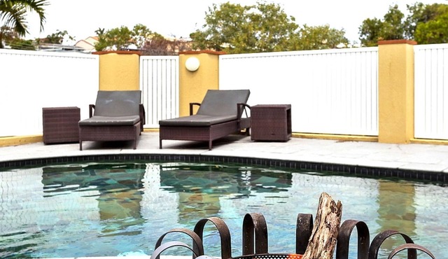Coastal Retreat Pool, Views & Gourmet Delights