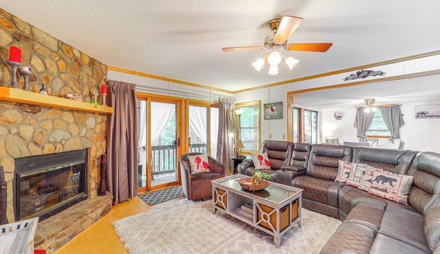 Community Perks! 'Mtn Serenity Retreat' in Newland