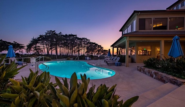 Contemporary Studio Steps Away from Private Beach | Garden View, Heated Pool in Aptos
